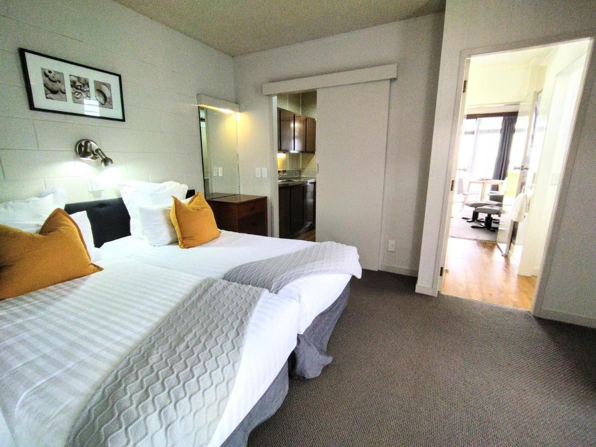 Whispering Sands Beachfront Motel Gisborne Bagian luar foto