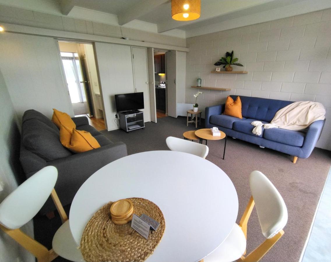 Whispering Sands Beachfront Motel Gisborne Bagian luar foto