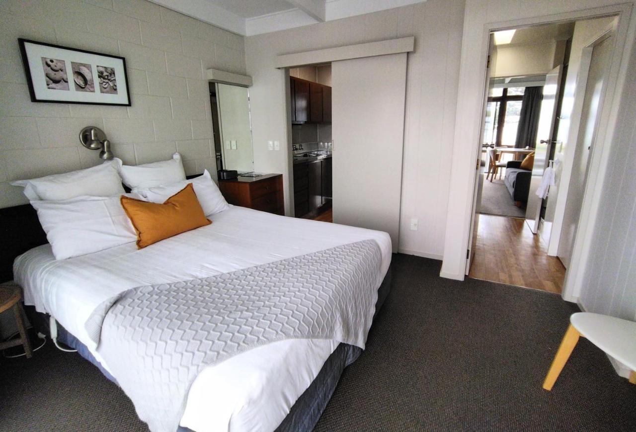 Whispering Sands Beachfront Motel Gisborne Bagian luar foto