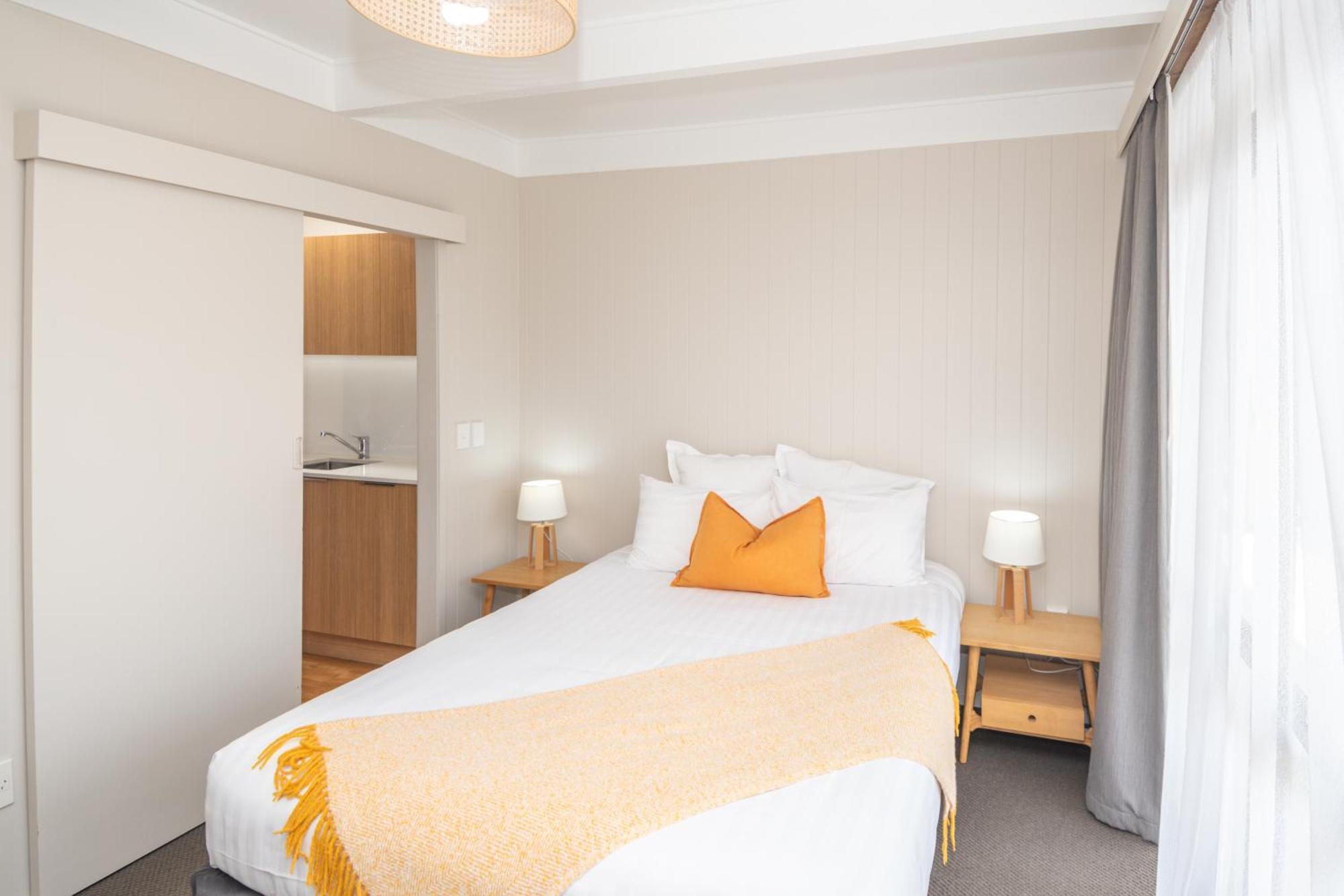 Whispering Sands Beachfront Motel Gisborne Bagian luar foto