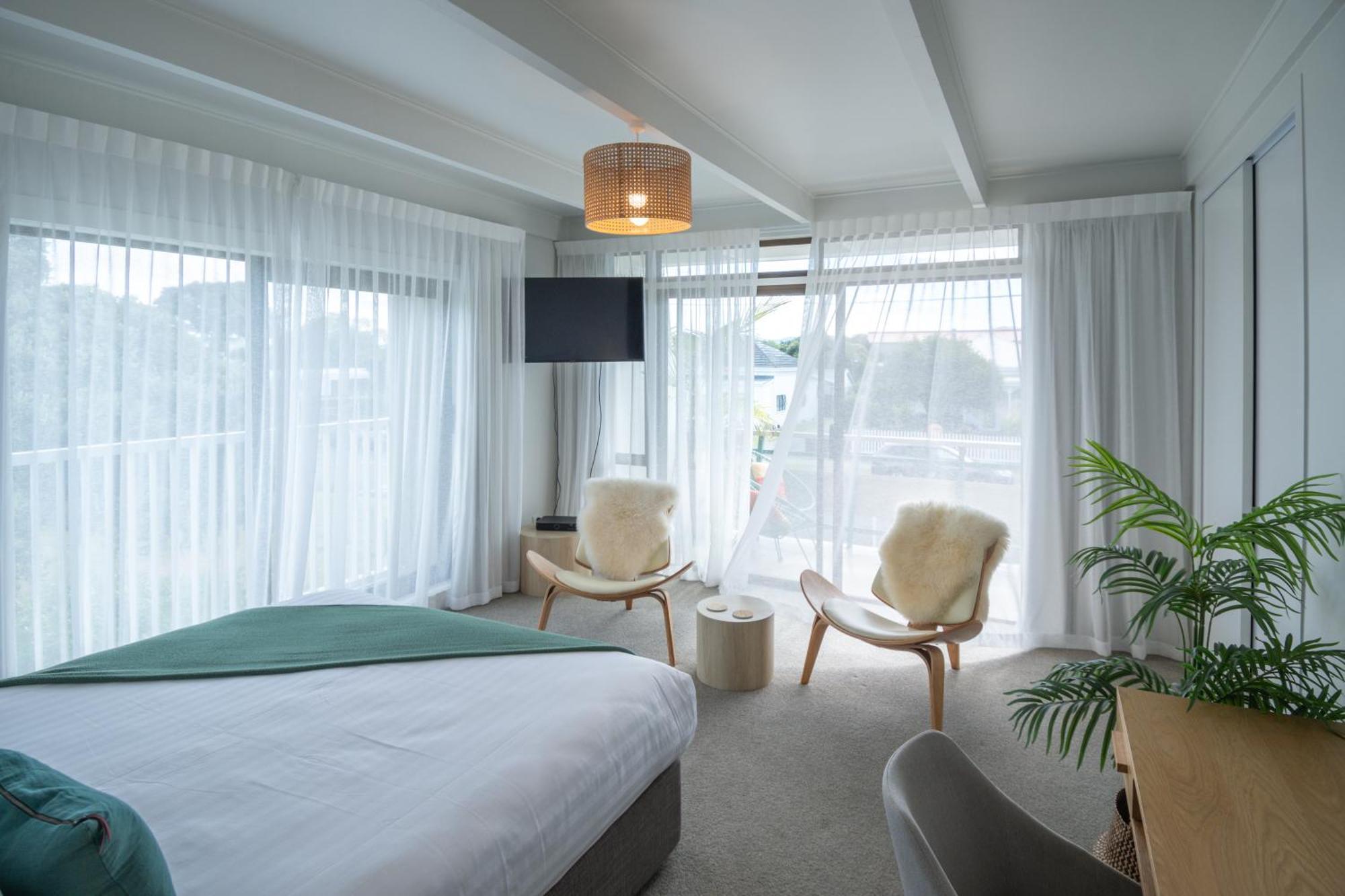 Whispering Sands Beachfront Motel Gisborne Bagian luar foto