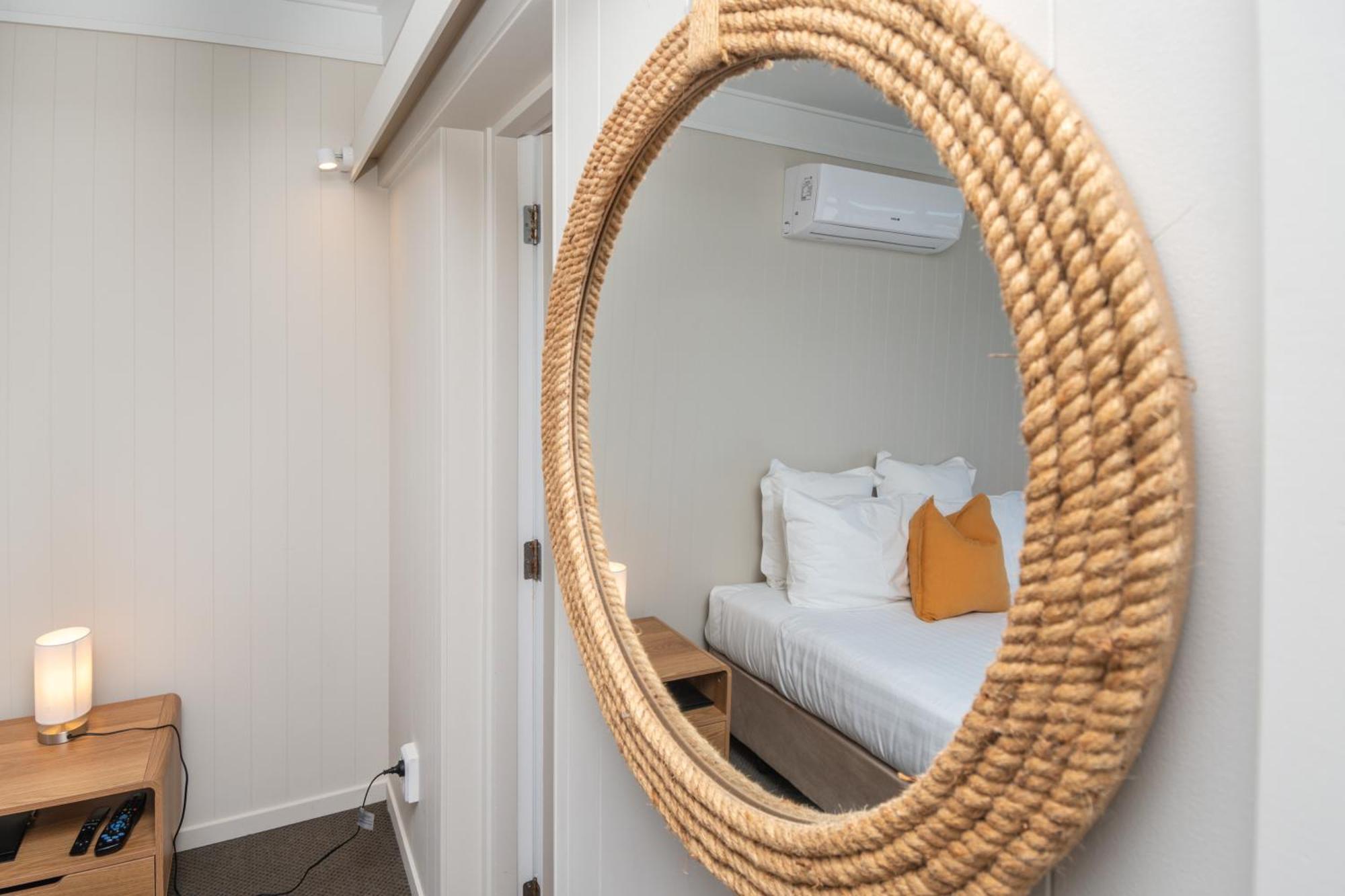 Whispering Sands Beachfront Motel Gisborne Bagian luar foto